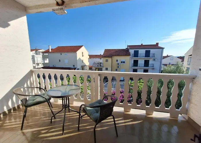 Esto 아파트 비오그라드나모루