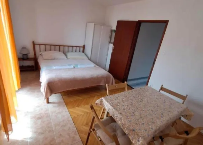 Esto 아파트 비오그라드나모루